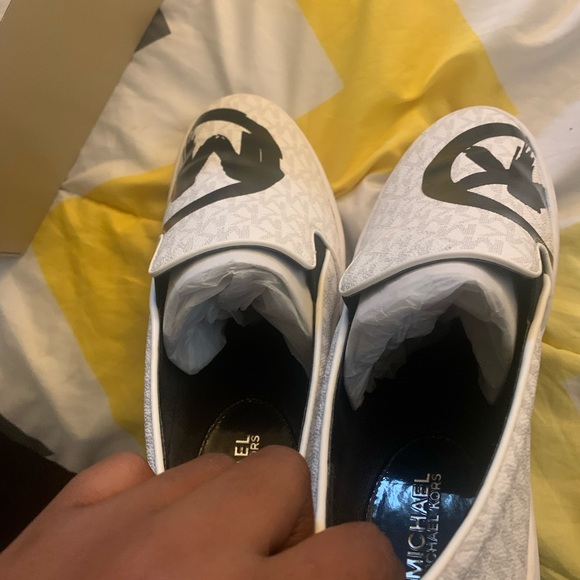 Micheal kors slip-ons - Picture 9 of 11